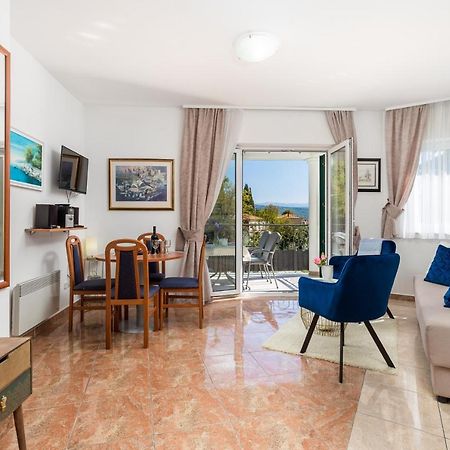 Light Summer Apartment With A Swimming Pool Οπατία Εξωτερικό φωτογραφία