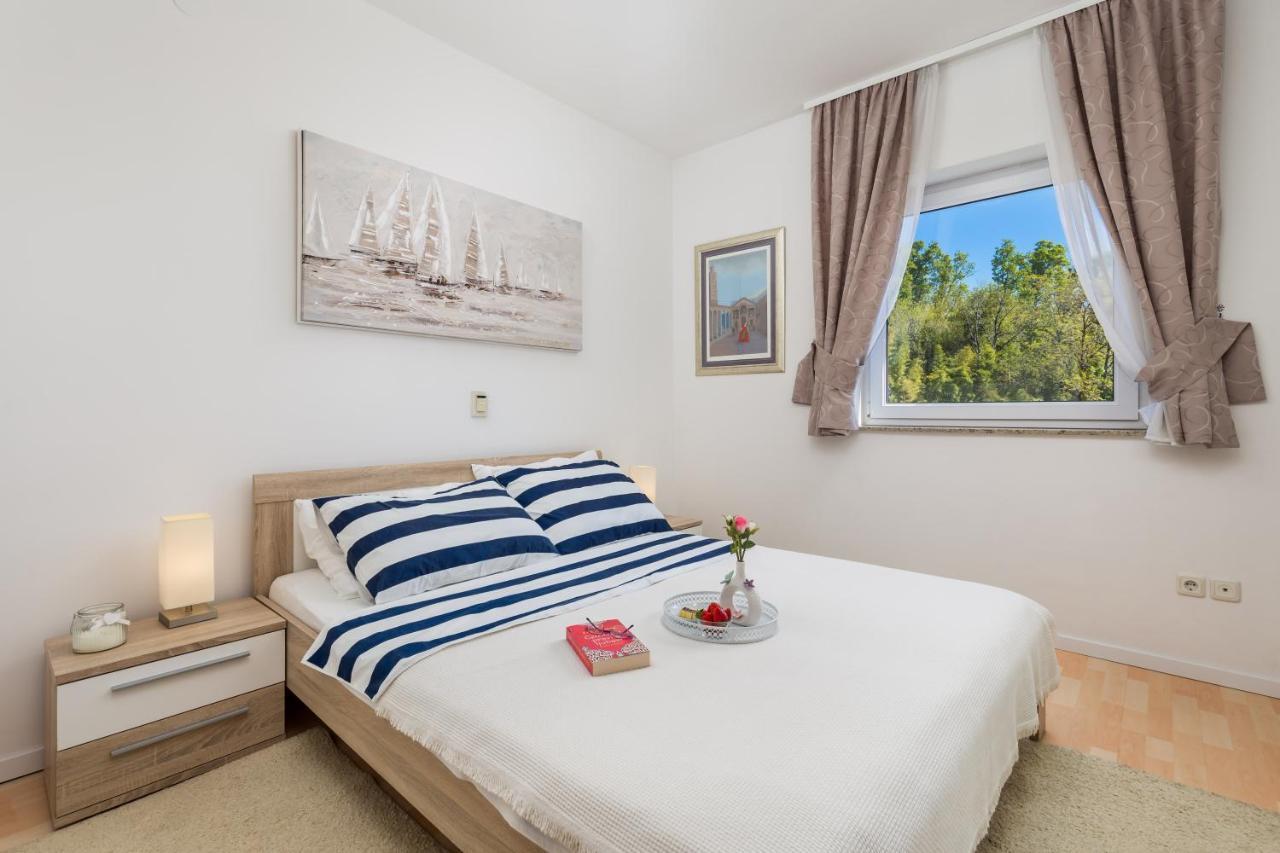 Light Summer Apartment With A Swimming Pool Οπατία Εξωτερικό φωτογραφία