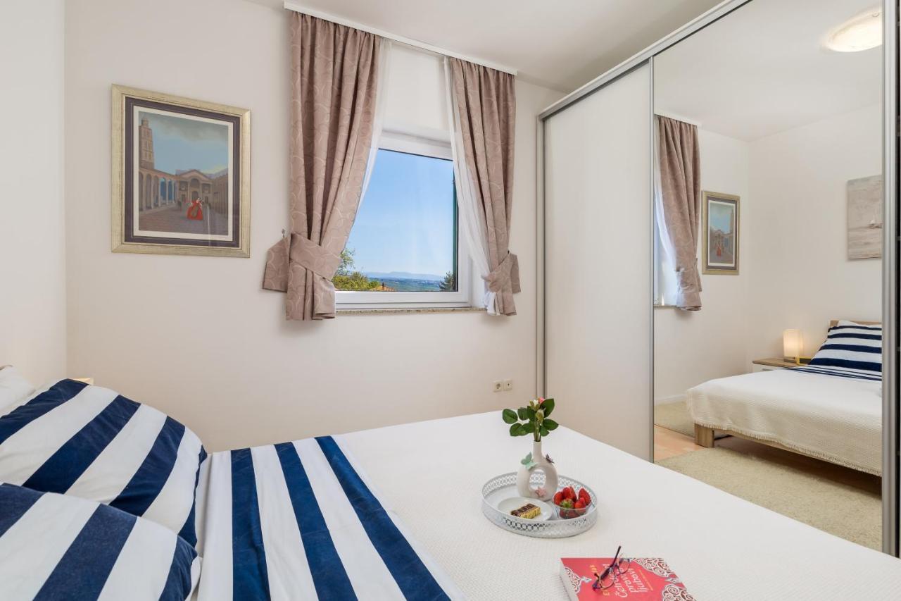 Light Summer Apartment With A Swimming Pool Οπατία Εξωτερικό φωτογραφία